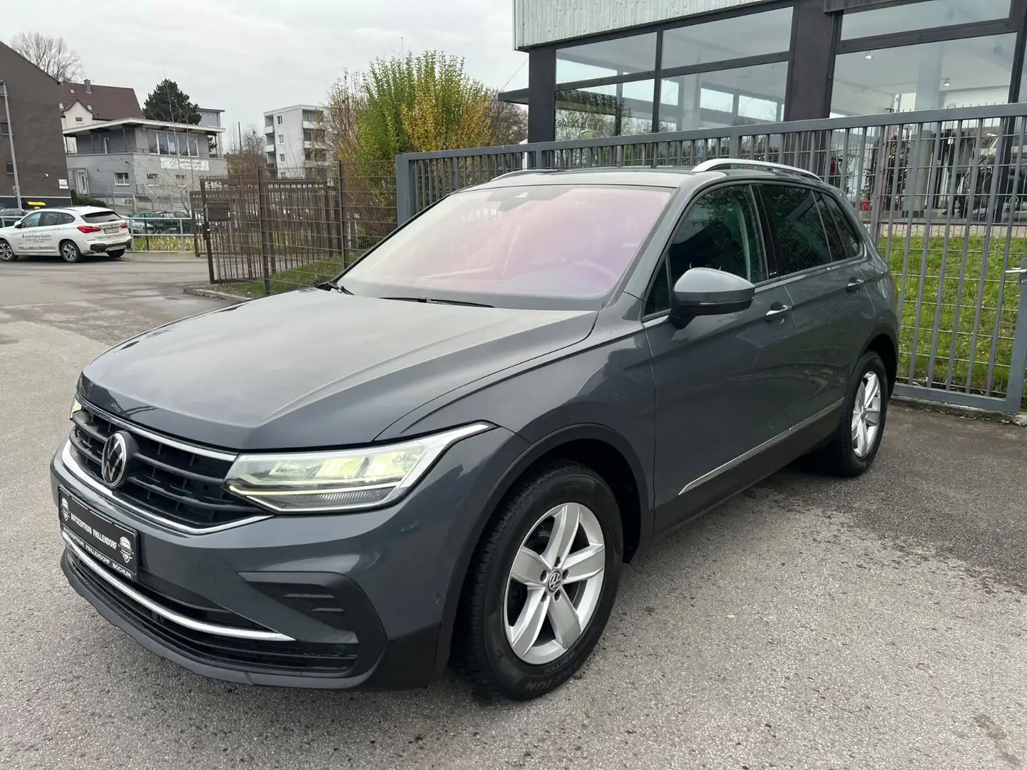 Volkswagen Tiguan Active AUTOMATIK/LED/NAVI/KAMERA/AHK!!! Gris - 1