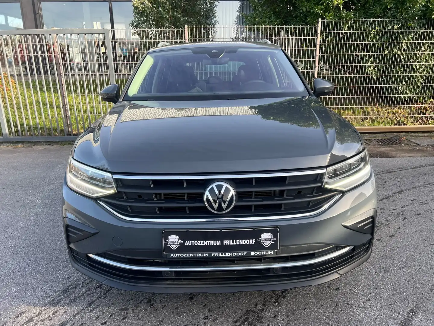 Volkswagen Tiguan Active AUTOMATIK/LED/NAVI/KAMERA/AHK!!! Gris - 2