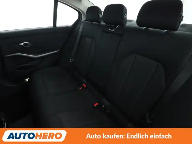 BMW 3 Series view 10