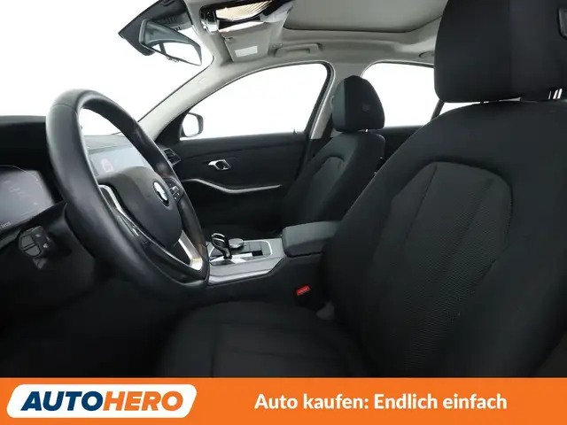 BMW 3 Series view 11