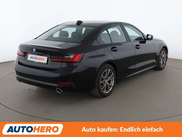 BMW 3 Series view 6