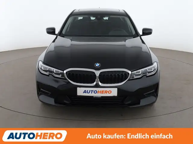 BMW 3 Series view 9
