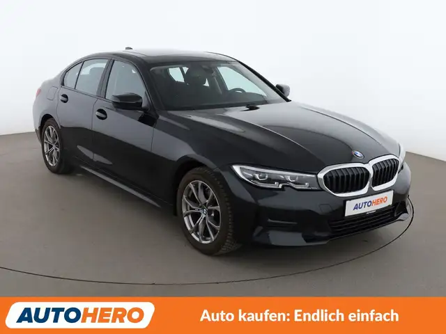 BMW 3 Series view 8