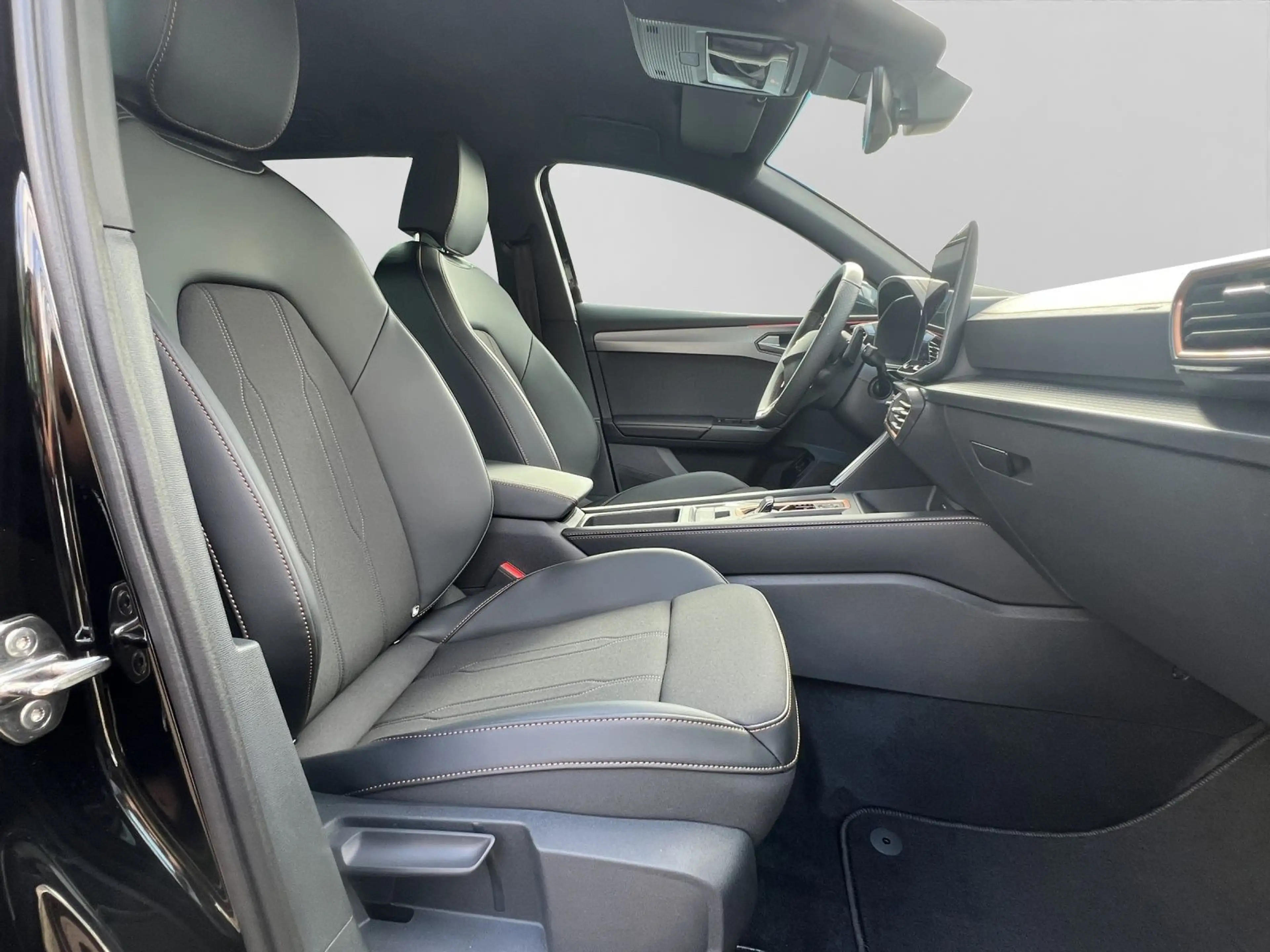 CUPRA Leon Sportstourer 1.5 e-HYBRID DSG HD MATRIX REA — photo 4