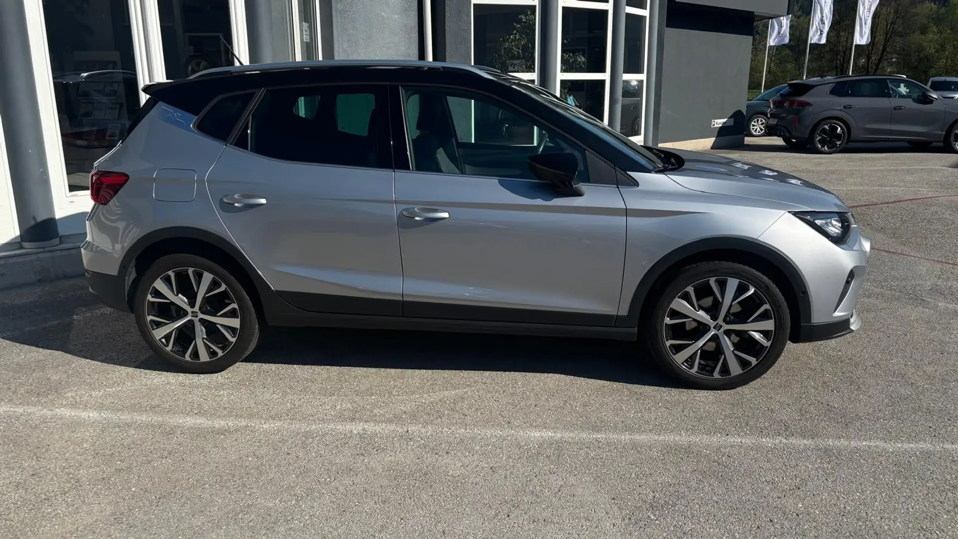 SEAT Arona Arona 1,0 Eco TSI Xperience Xperience Silber - 1