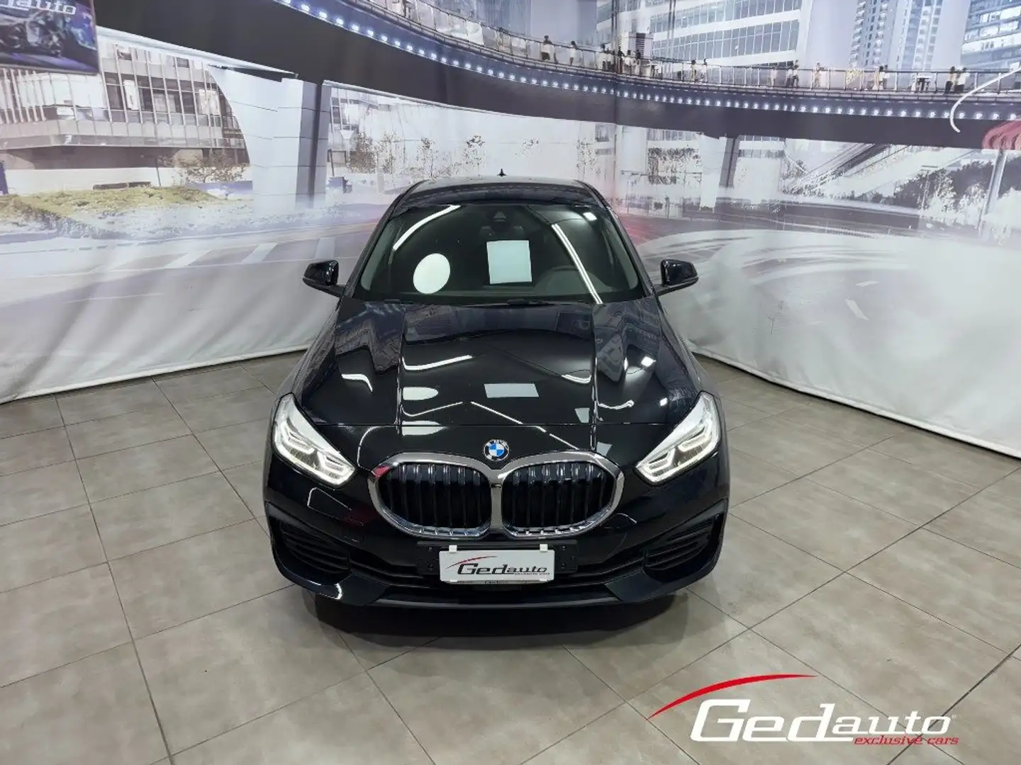 BMW 116 d 5p. AUT. Advantage FULL-LED NAVI Noir - 2