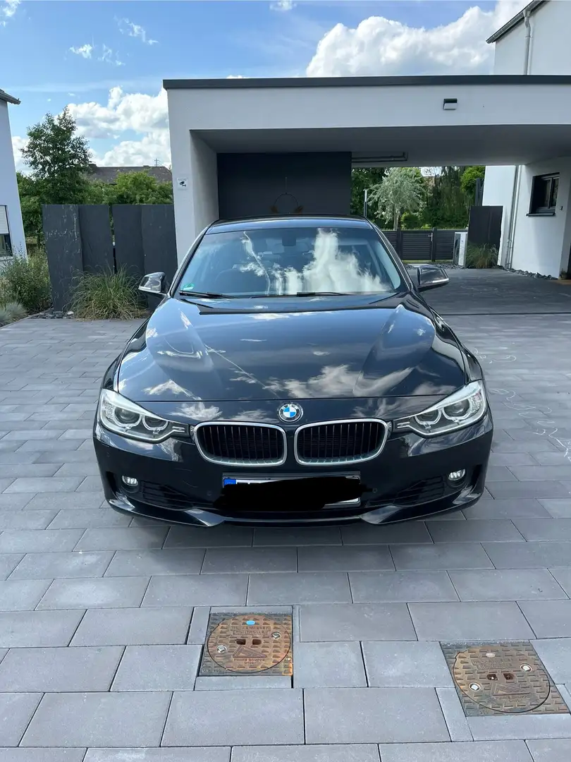 BMW 320 320 i Schwarz - 1