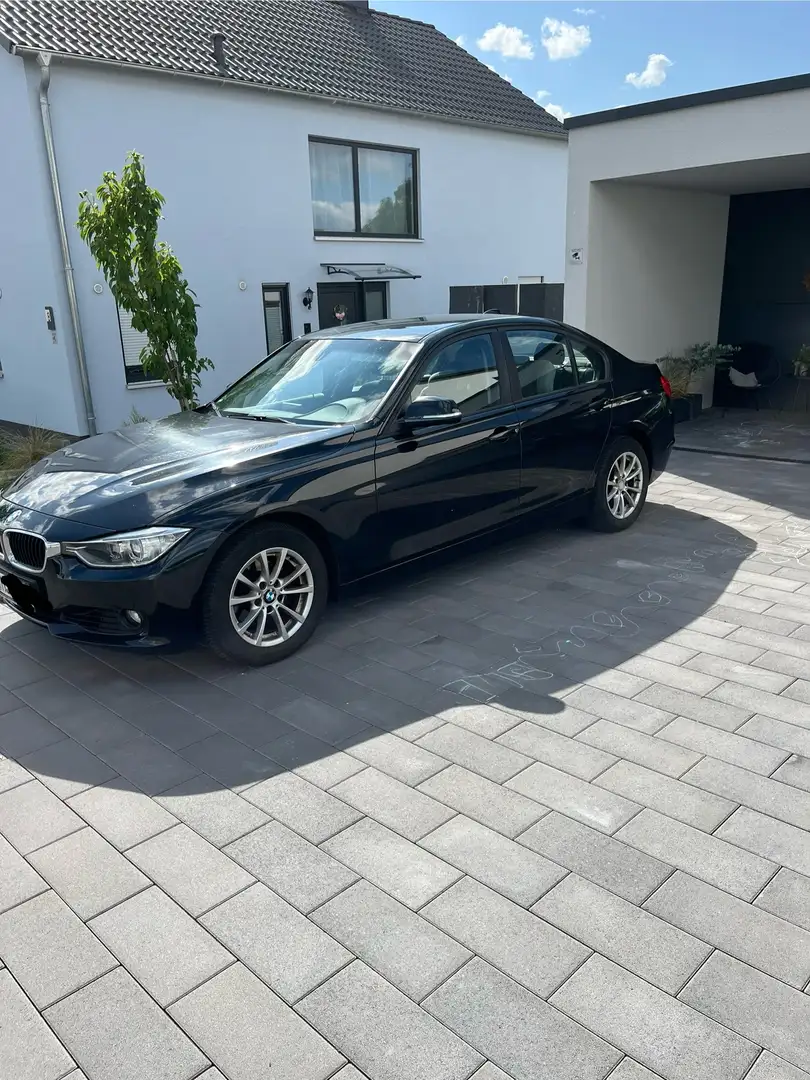 BMW 320 320 i Schwarz - 2