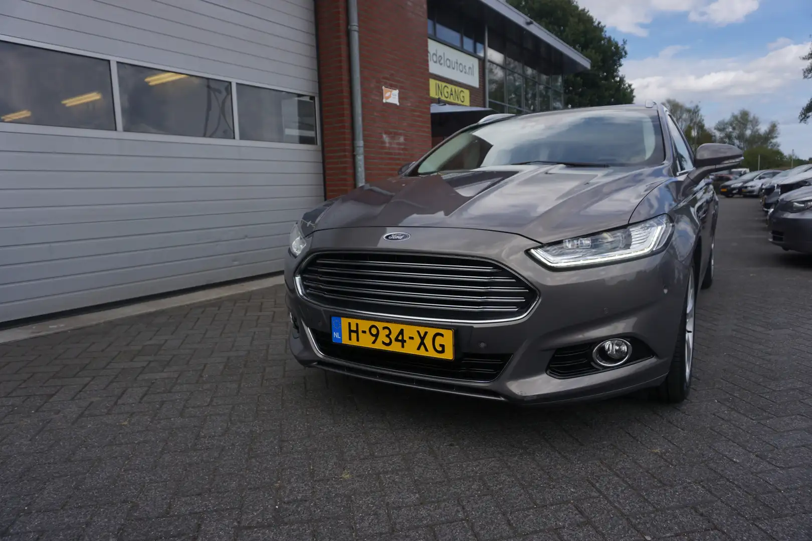 Ford Mondeo Wagon 1.5 ECOBOOST 161PK AUTOMAAT TITATIUM VOL LUX Grijs - 2