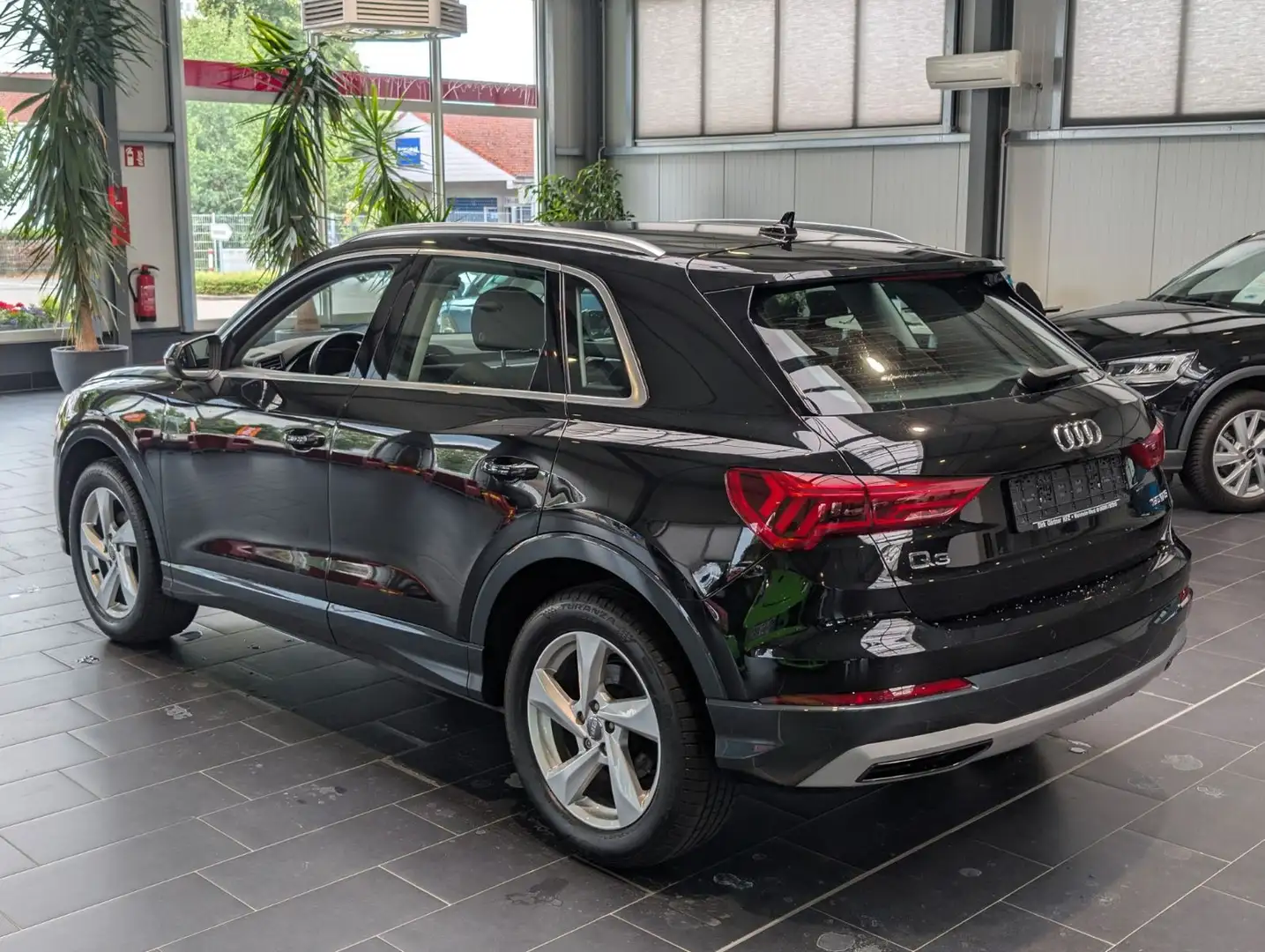 Audi Q3 35 TFSI S tronic advanced AHK Stndhzg LED Noir - 2