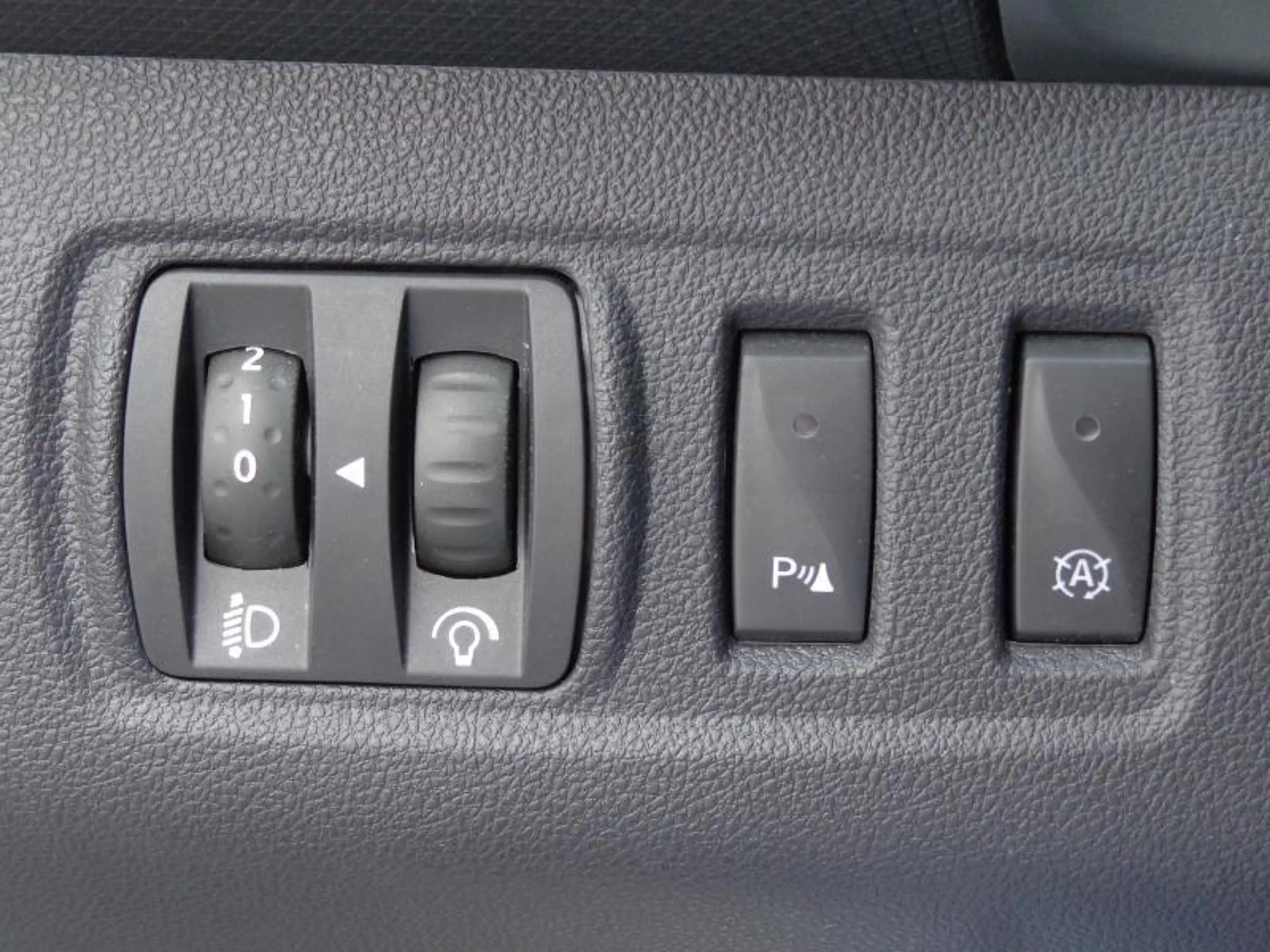 Renault Clio 1.2i - GPS - Clim - Toit pano — photo 12