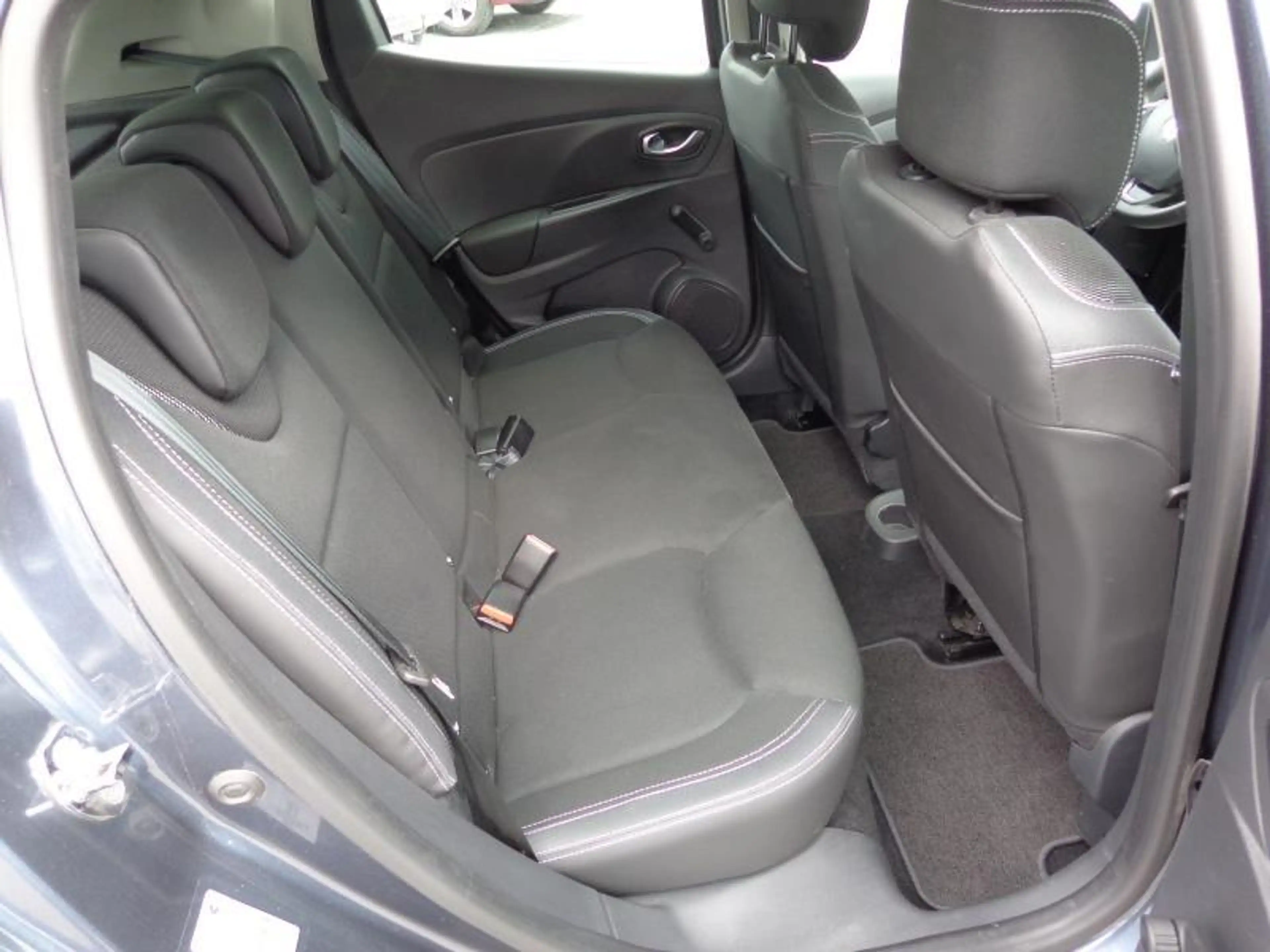Renault Clio 1.2i - GPS - Clim - Toit pano — photo 14