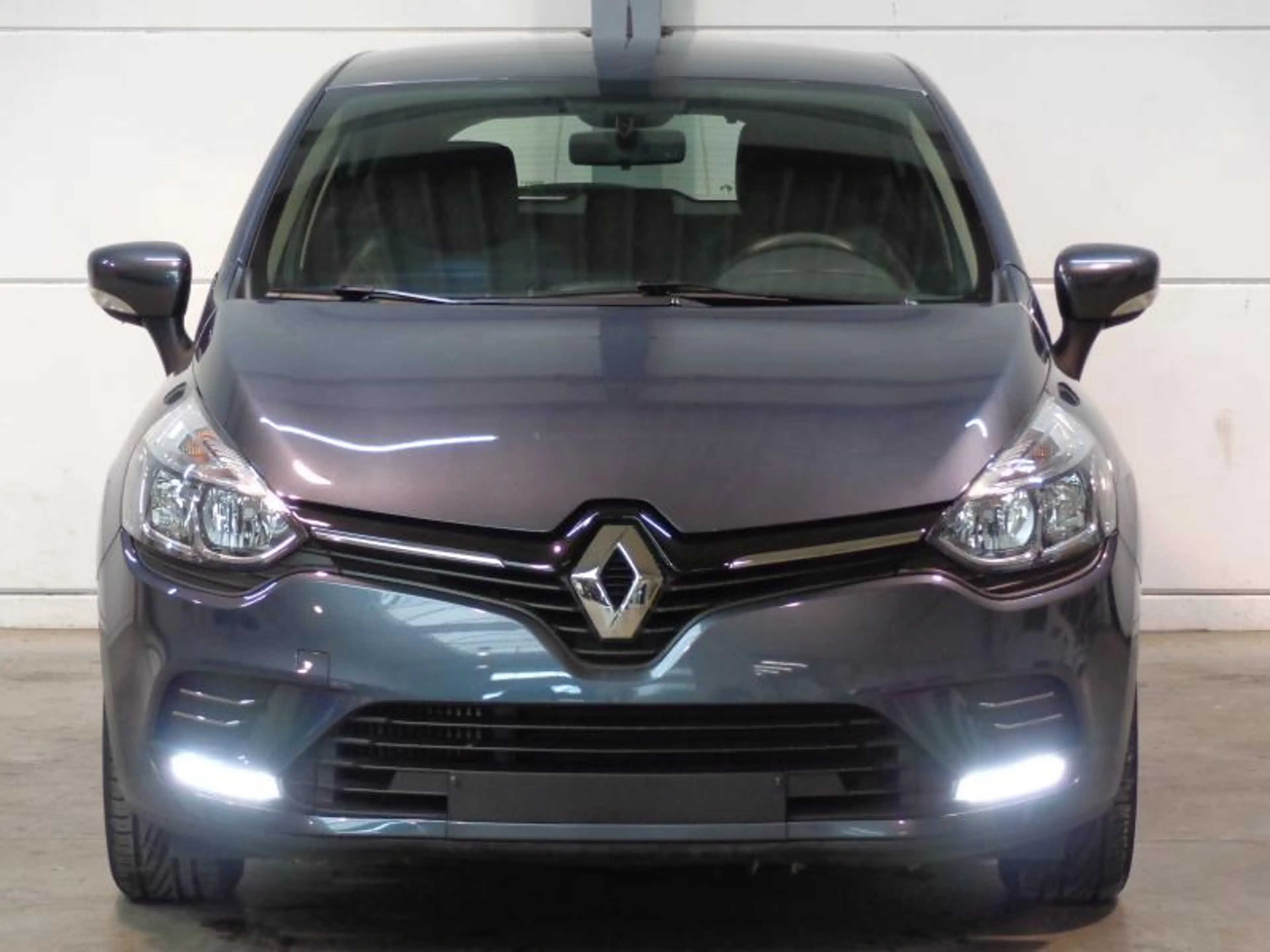 Renault Clio 1.2i - GPS - Clim - Toit pano — photo 5
