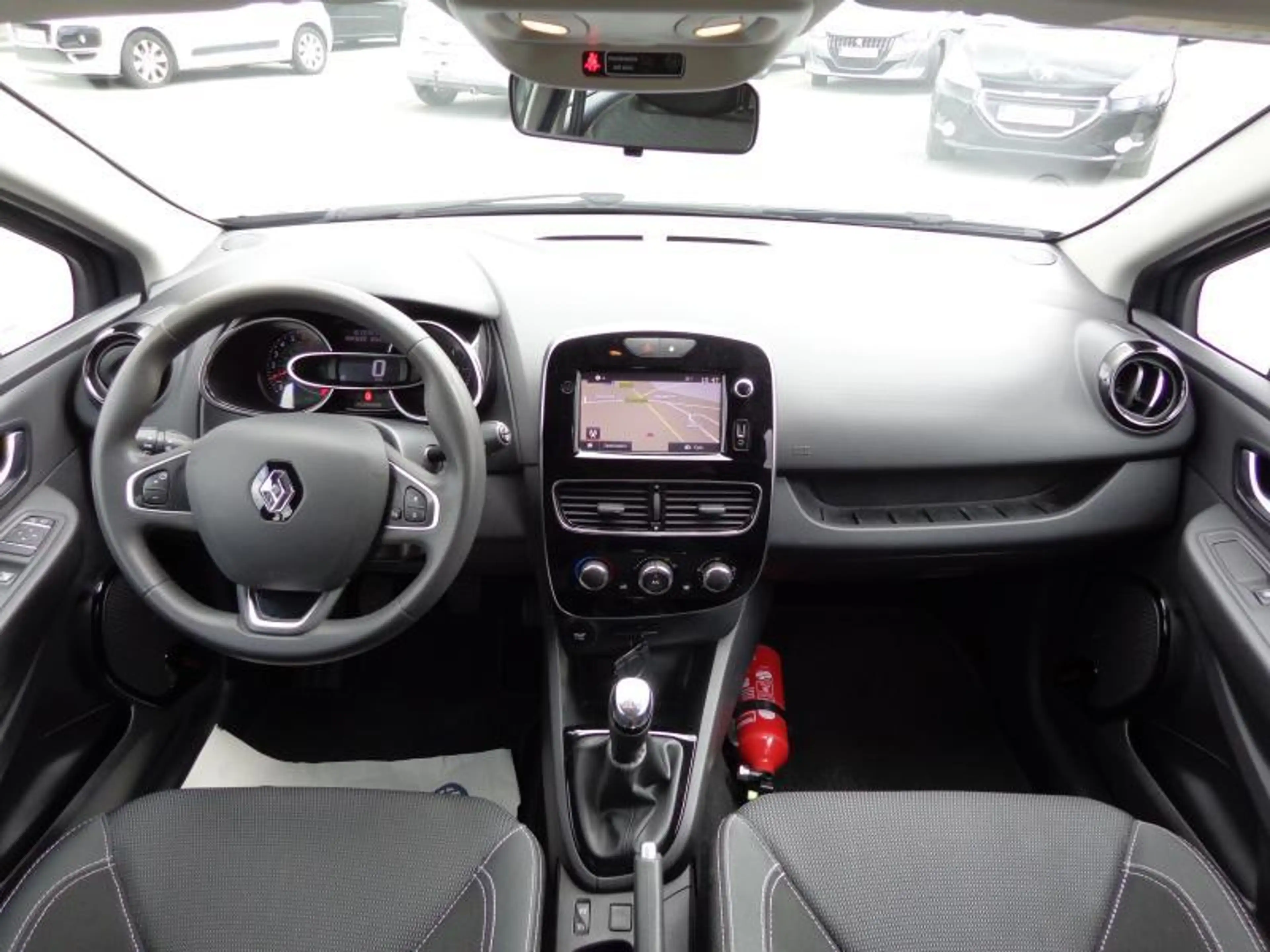 Renault Clio 1.2i - GPS - Clim - Toit pano — photo 2