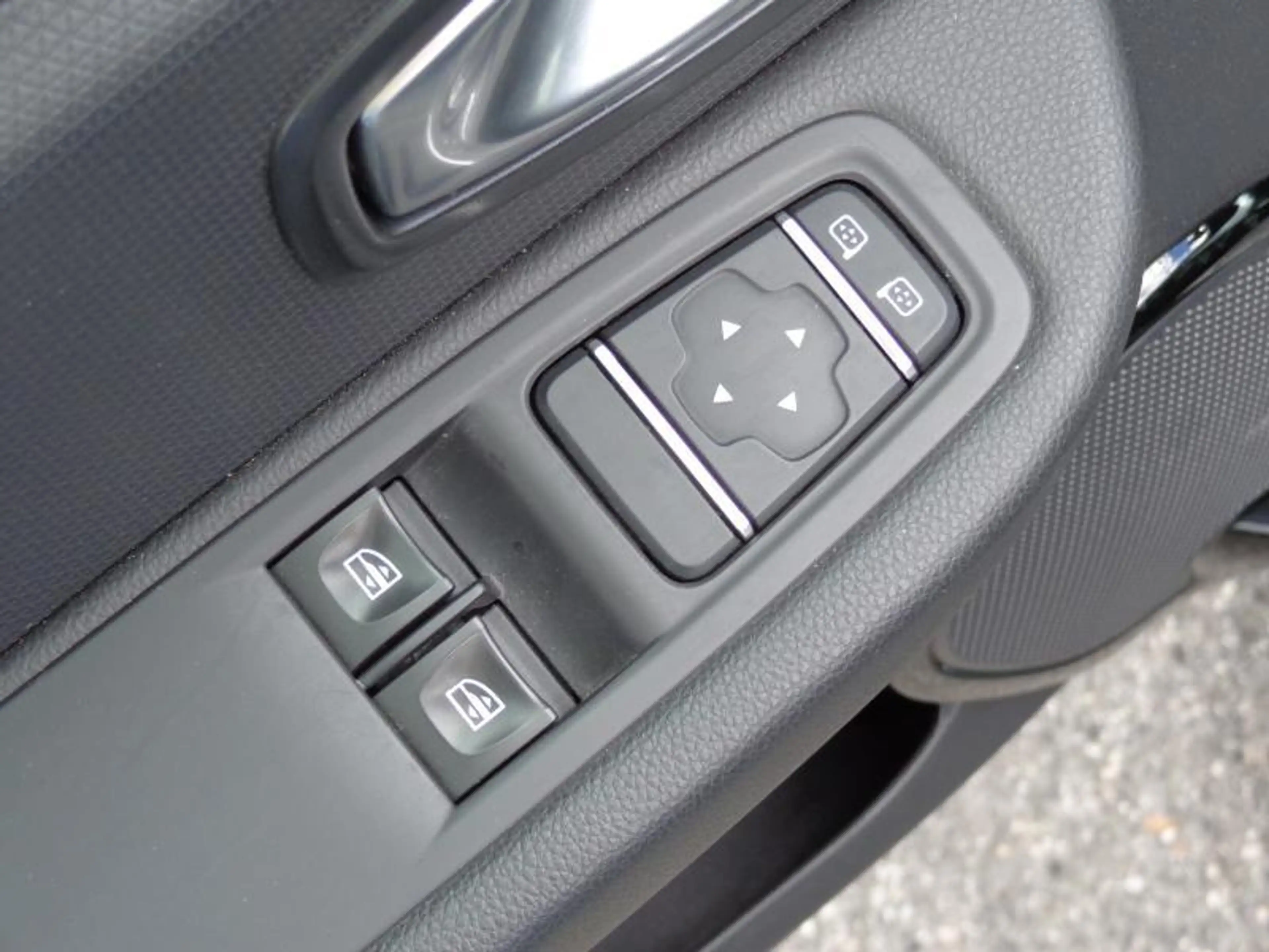 Renault Clio 1.2i - GPS - Clim - Toit pano — photo 11