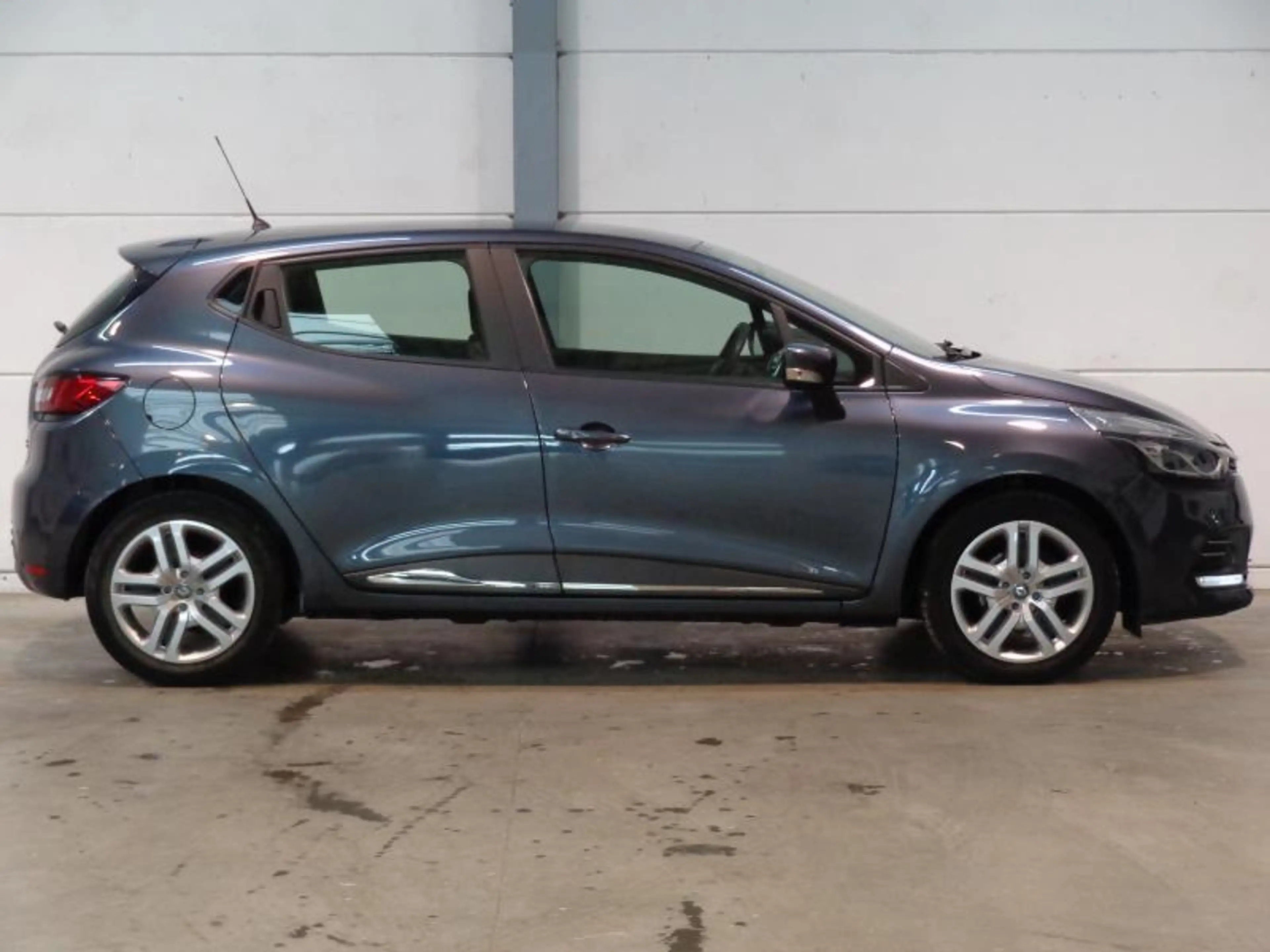 Renault Clio 1.2i - GPS - Clim - Toit pano — photo 13
