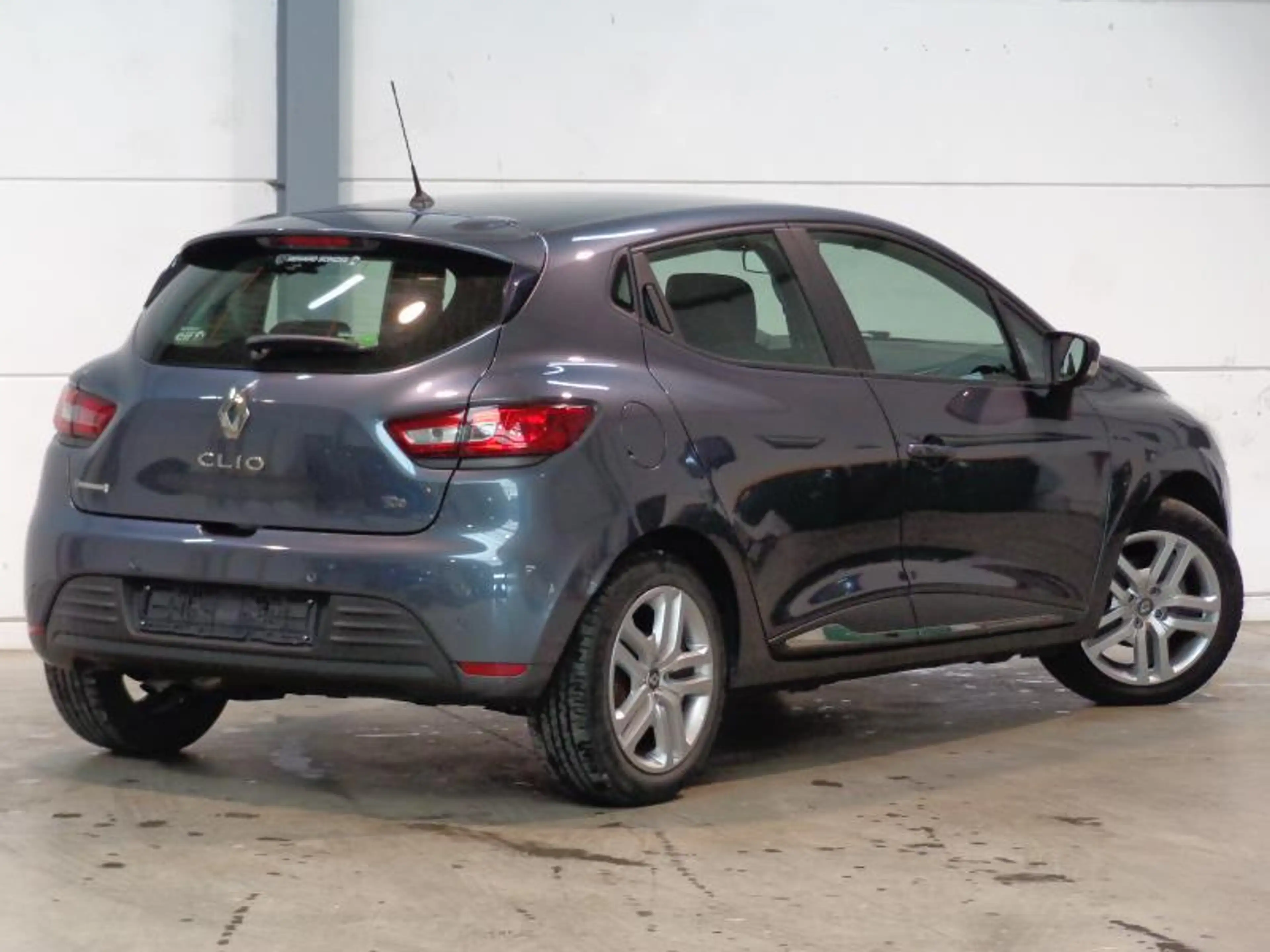 Renault Clio 1.2i - GPS - Clim - Toit pano — photo 3