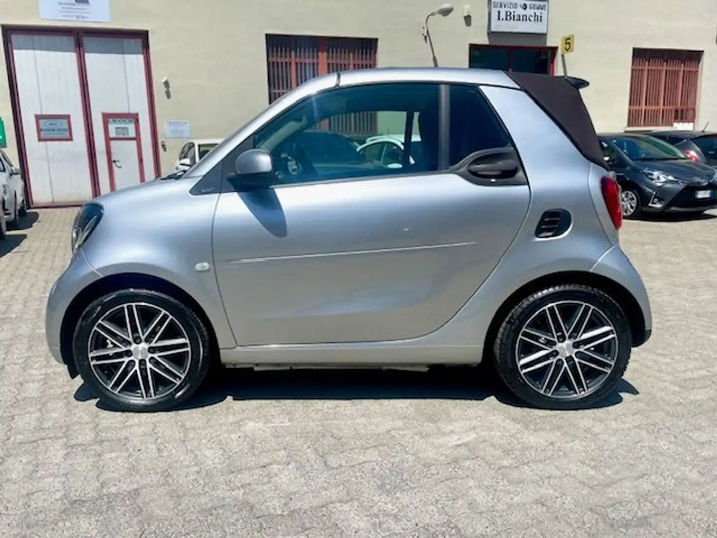 smart forTwo Fortwo Cabrio 0.9 t Perfect 90cv Auto. Brabus Argento - 2