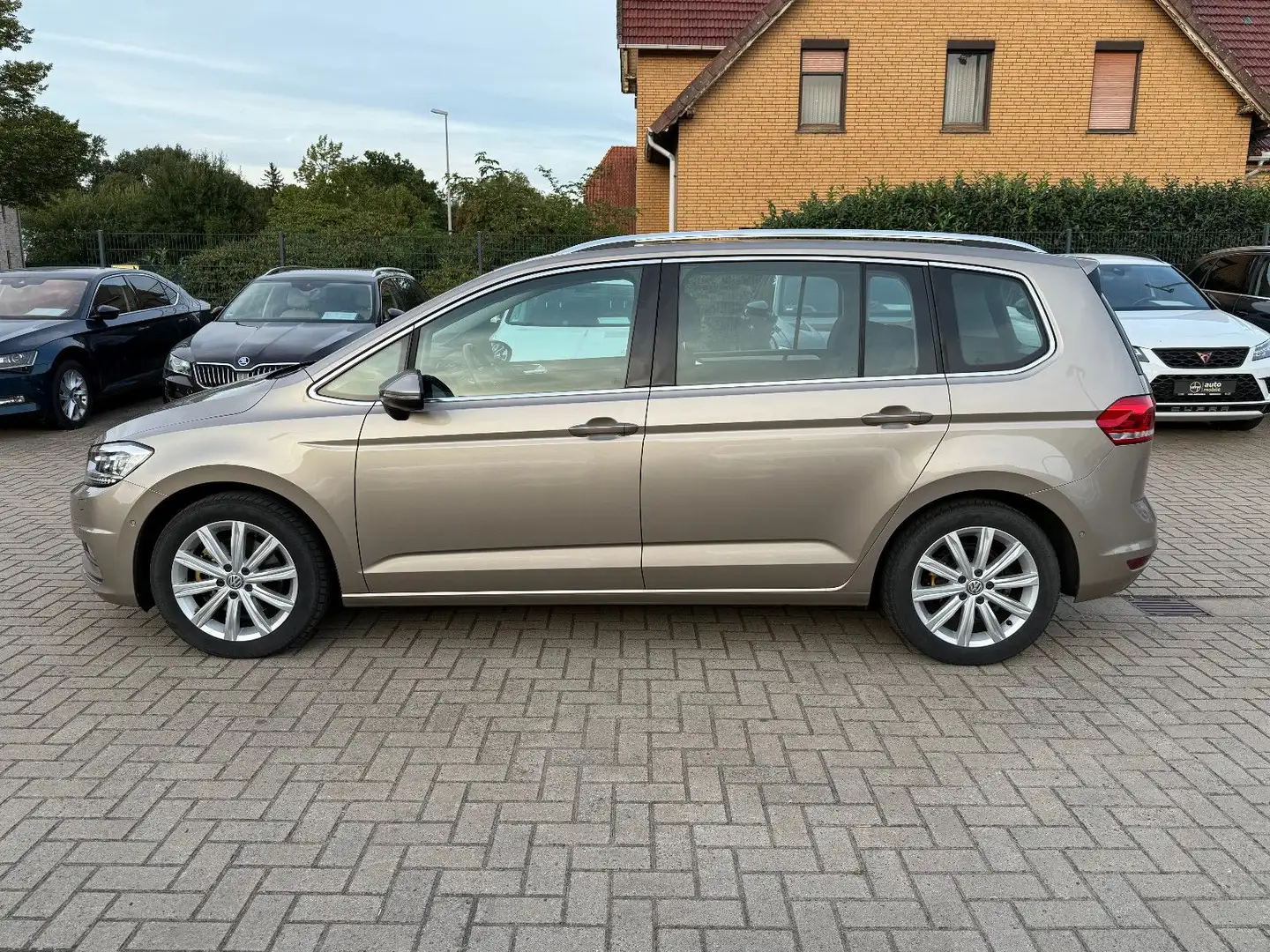 Volkswagen Touran Highline 1,4, DSG, LED, Kamera, Massage Beige - 2