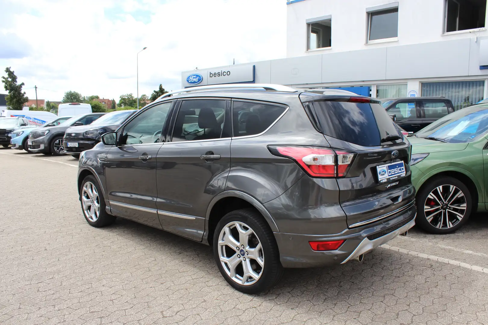 Ford Kuga Vignale 2,0TDCi*Automatik*19Zoll*Navi*Sony*Kamera Grigio - 2