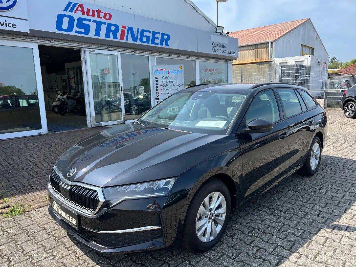 Skoda Octavia Combi Selection 1,5 TSI DSG Noir - 1