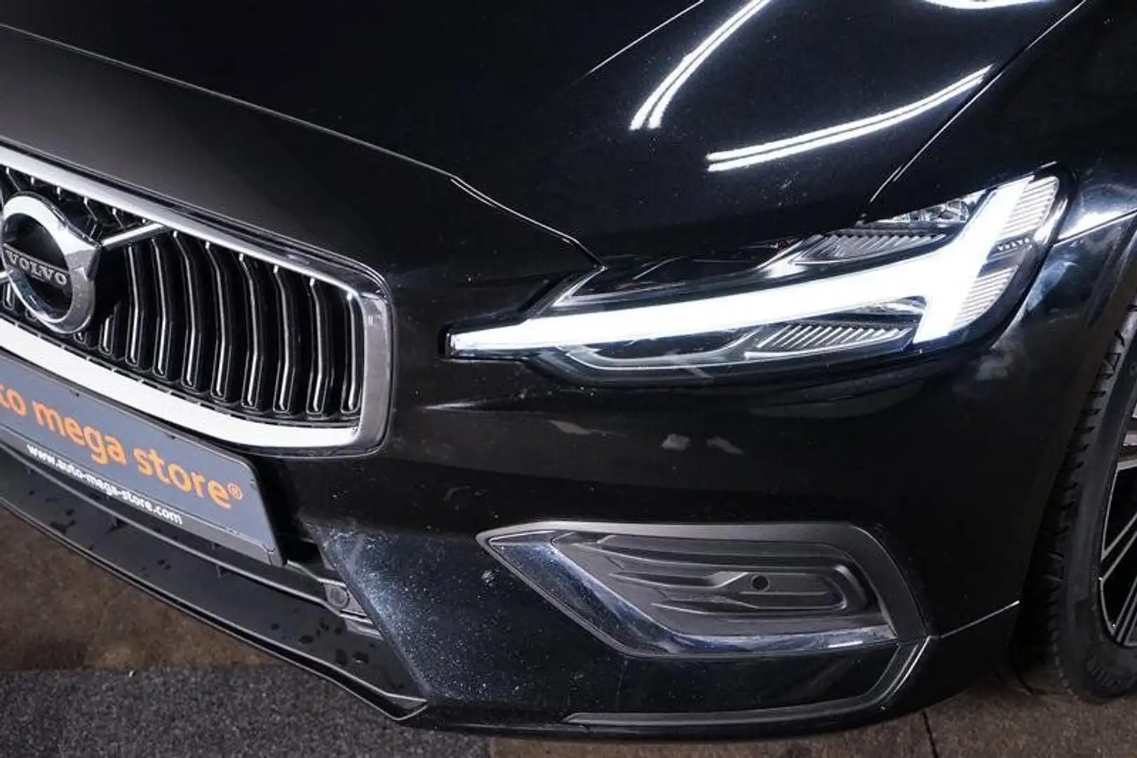 Volvo V60 Kombi B4 (Diesel) Inscription Kamera/AUT/LED Schwarz - 2