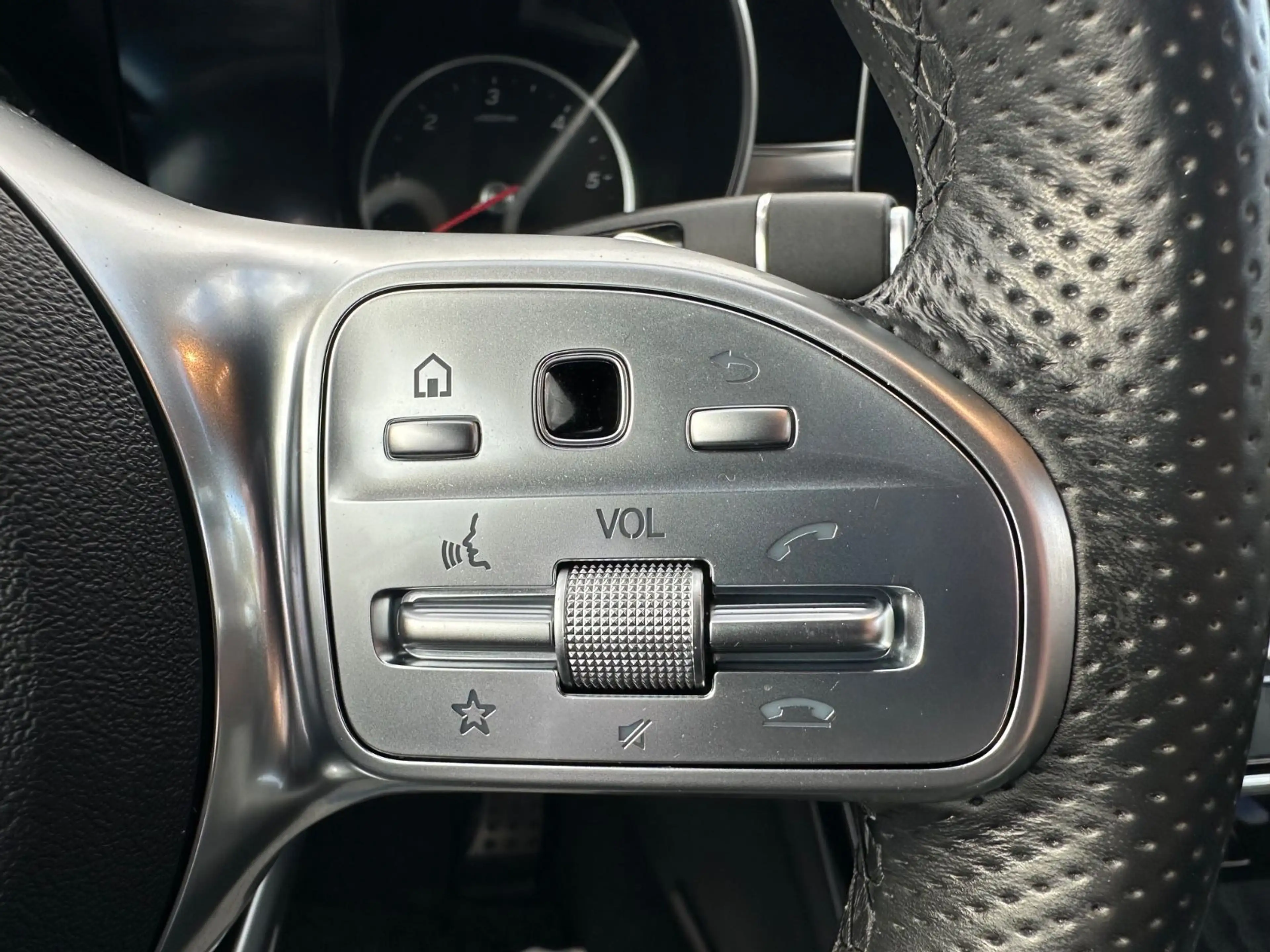 Mercedes-Benz C 220 d T AMG Line Distronic Navi LED Kamera AHK — photo 13