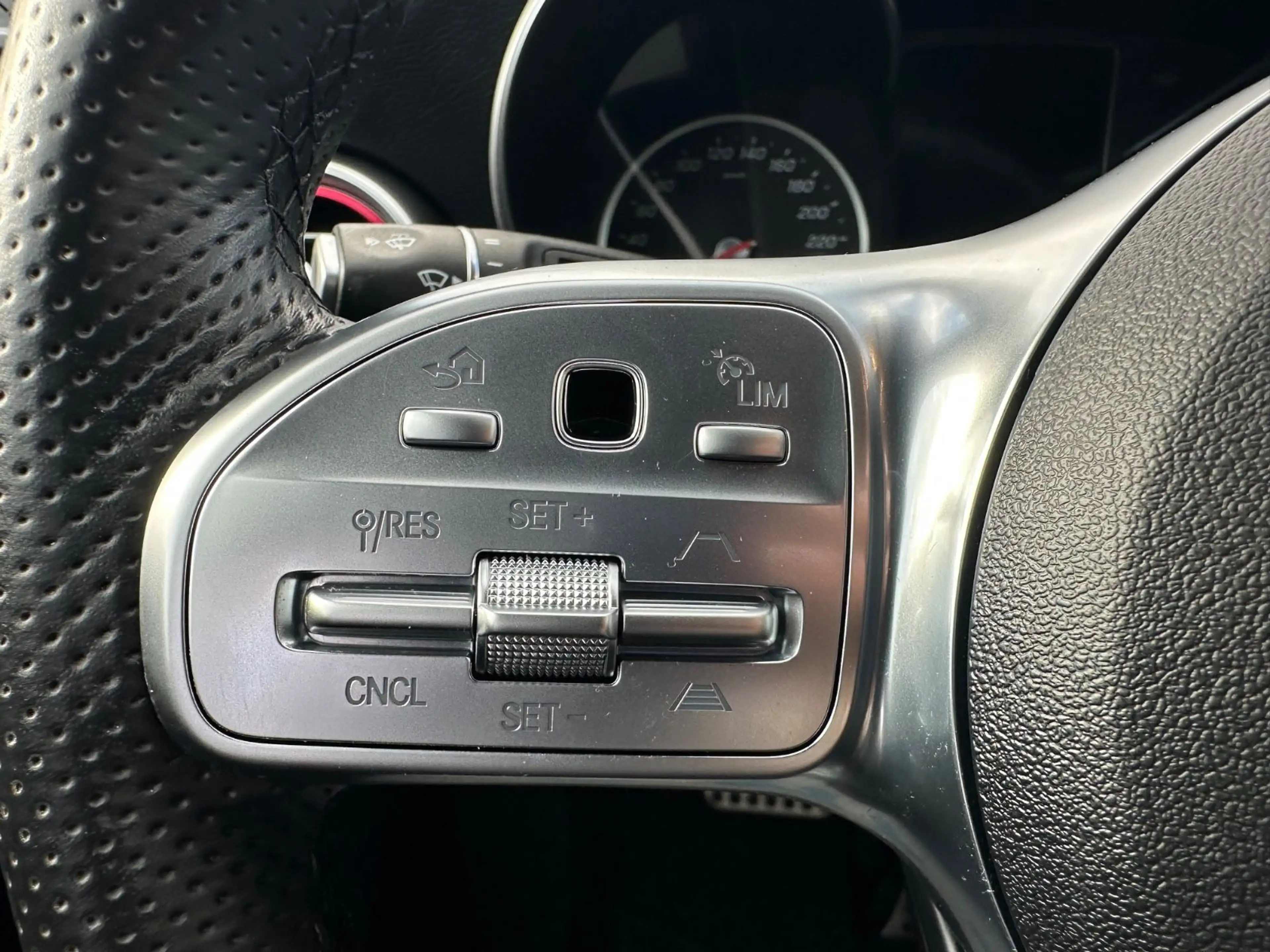 Mercedes-Benz C 220 d T AMG Line Distronic Navi LED Kamera AHK — photo 12
