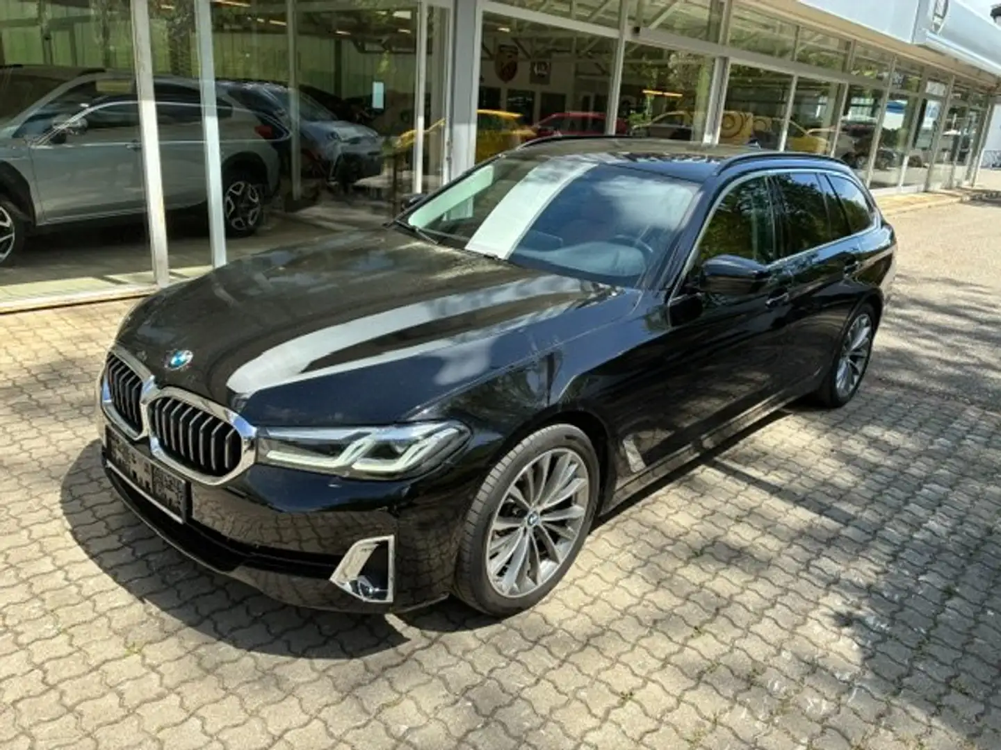 BMW 520 520 d xDrive Aut. Luxury Line *TOP ZUSTAND* Schwarz - 2
