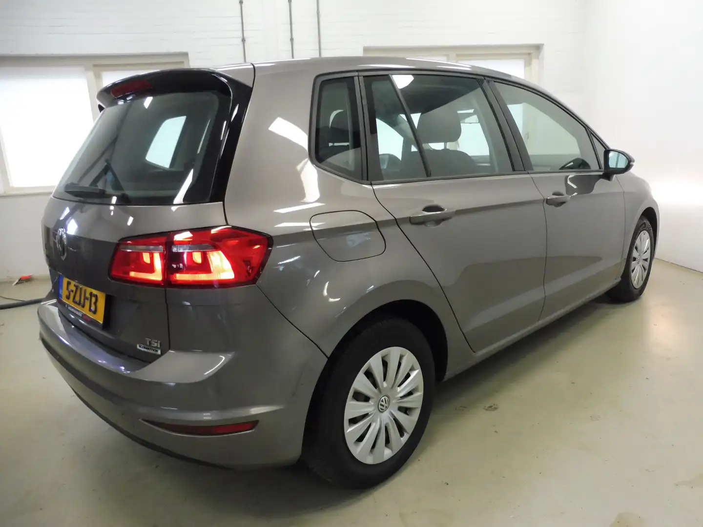 Volkswagen Golf Sportsvan 1.2 TSI Easyline Afn trekhaak | Cruise | Airco | C Grijs - 2