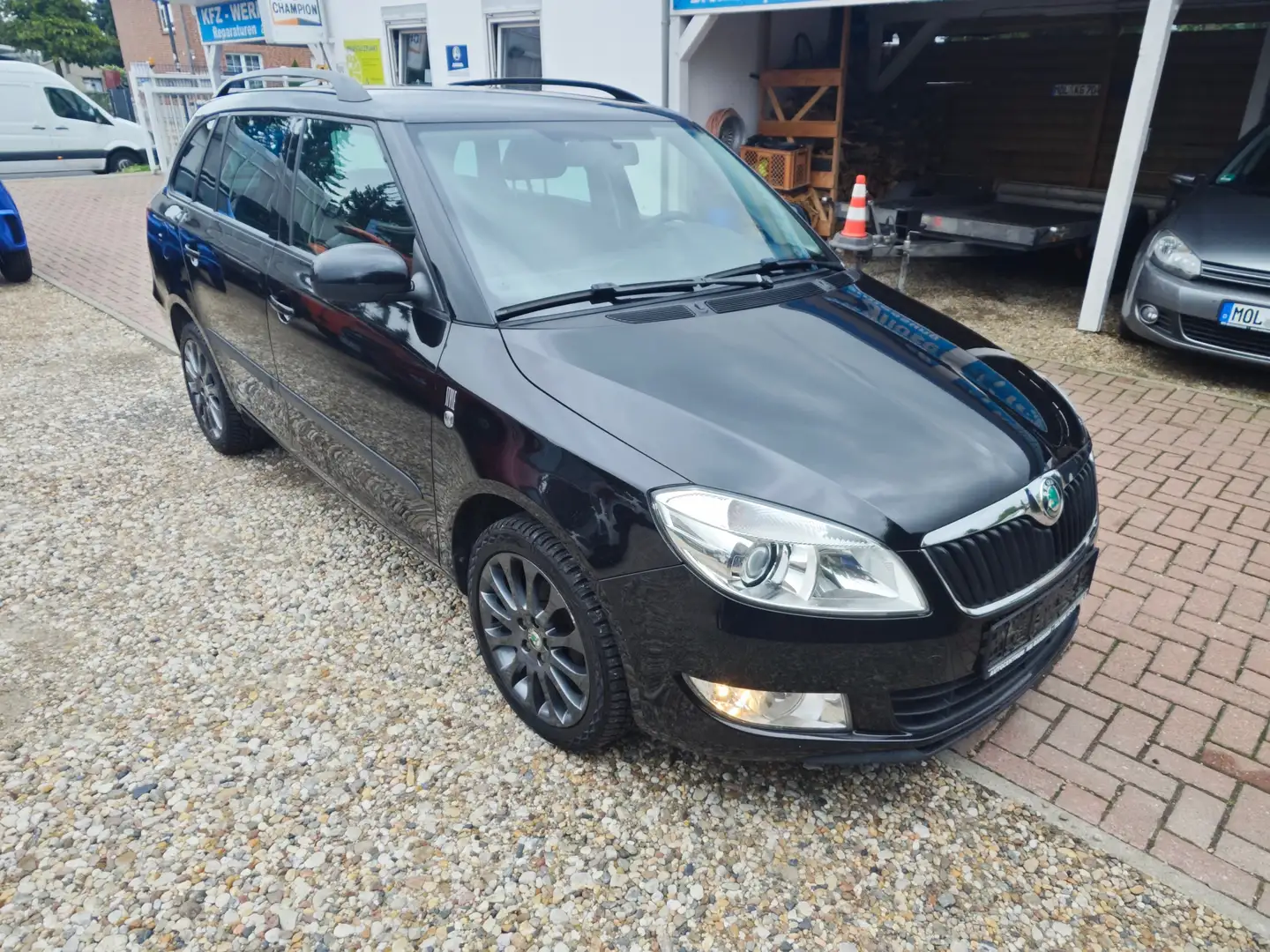 Skoda Fabia Ambition gepflegt aus 2. Hand mit Service ! Noir - 1