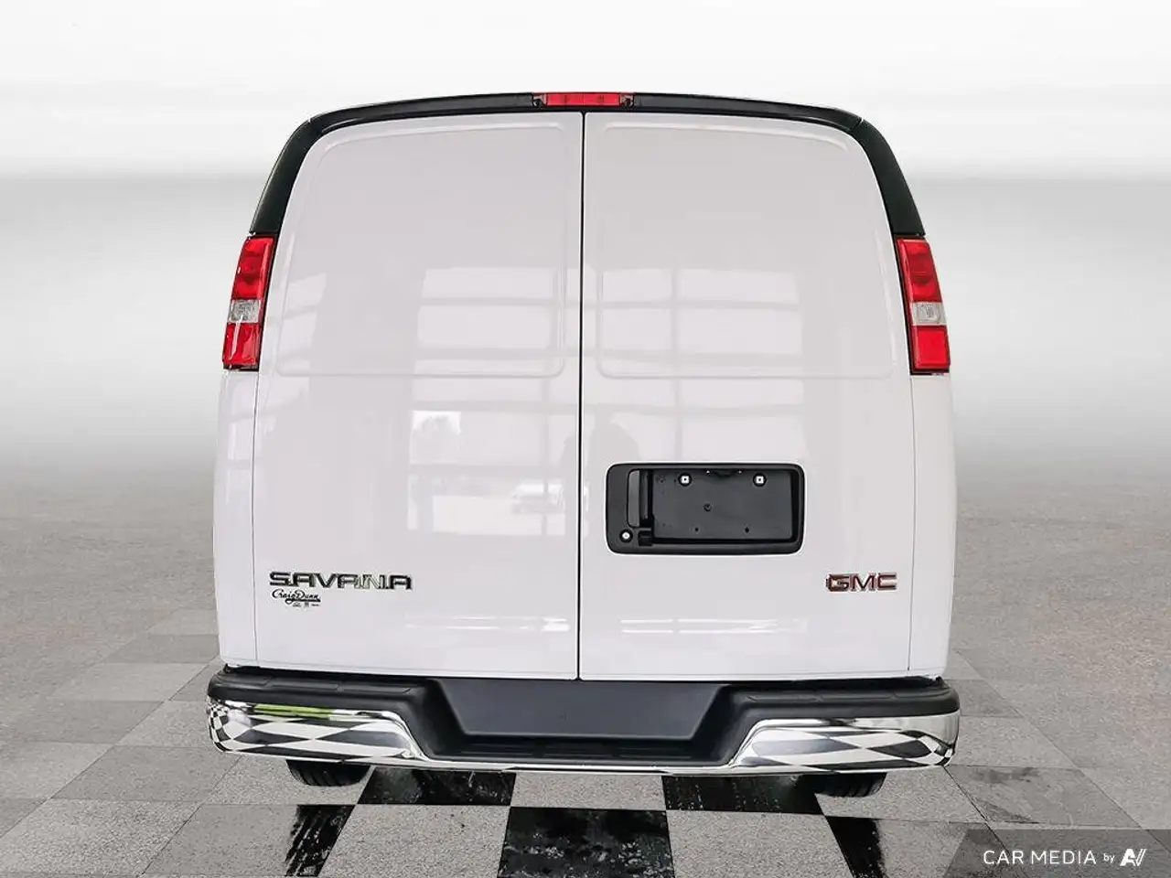 GMC Savana снимка GMC Savana