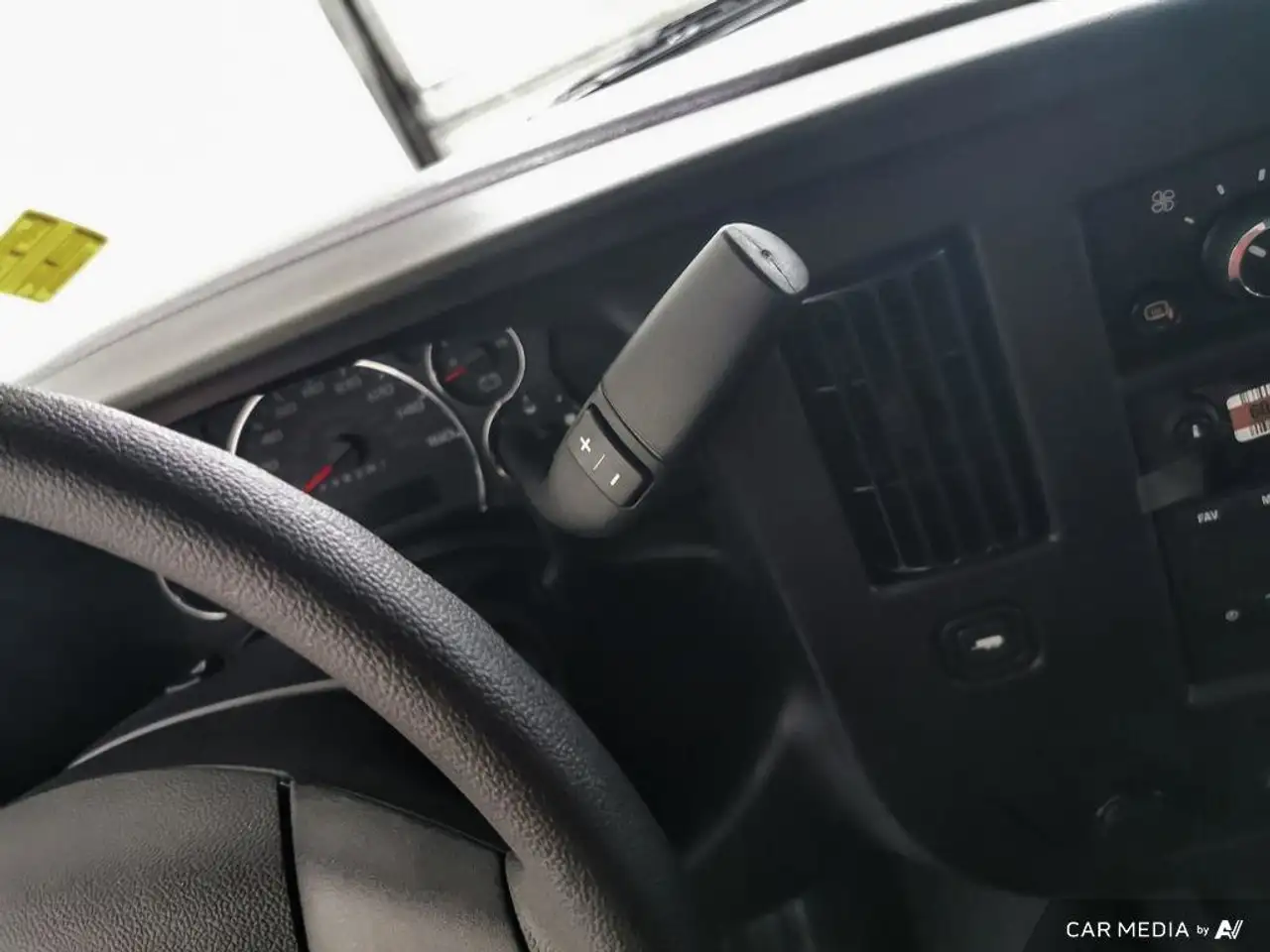 GMC Savana снимка GMC Savana