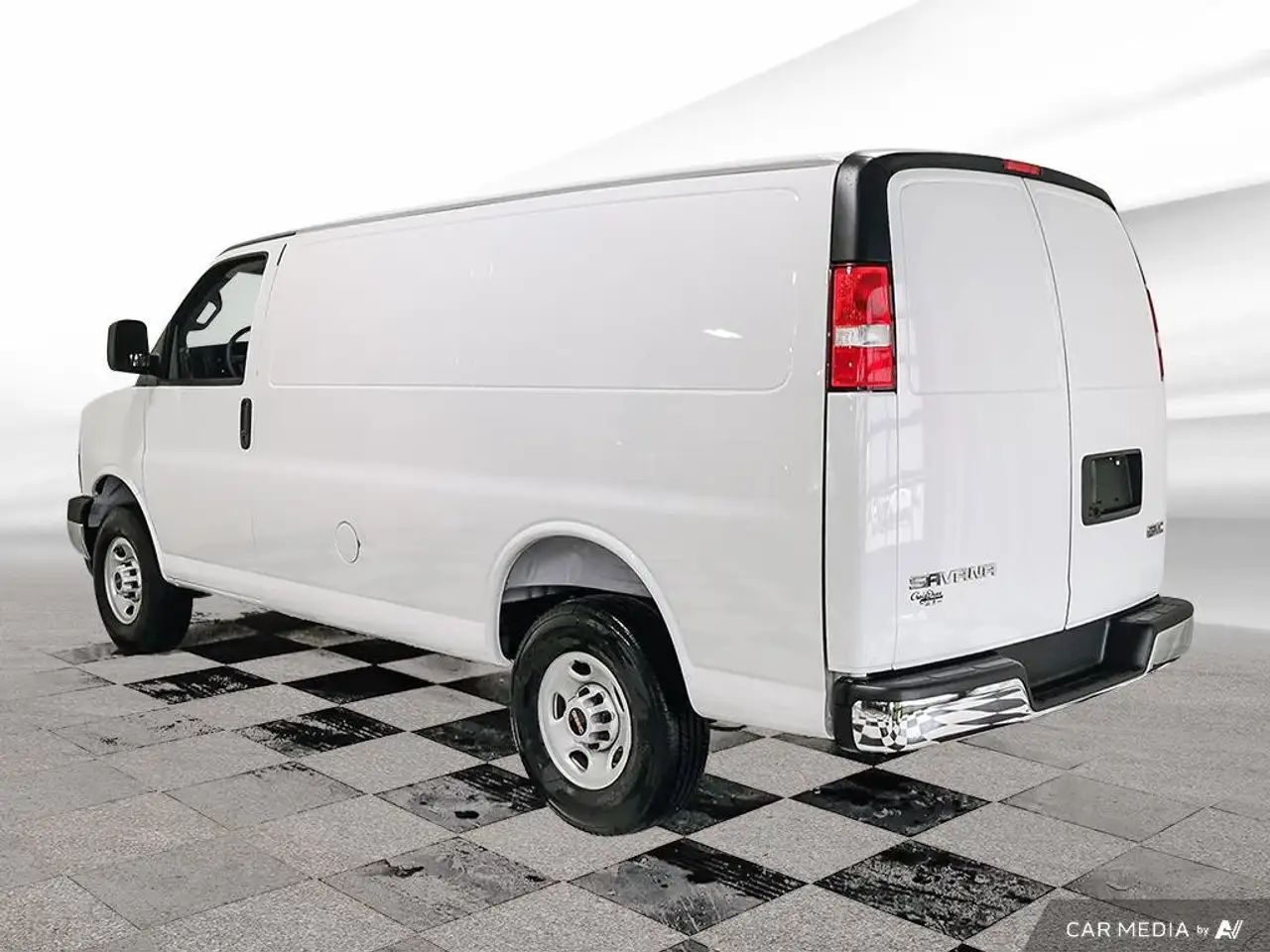 GMC Savana снимка GMC Savana