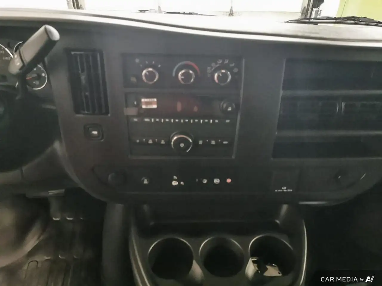 GMC Savana снимка GMC Savana