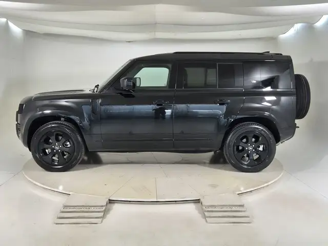 Land Rover Defender view 6