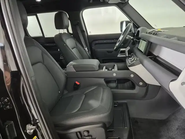 Land Rover Defender view 3