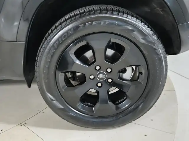 Land Rover Defender view 9