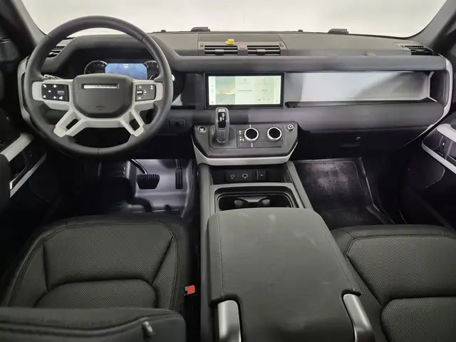 Land Rover Defender view 4