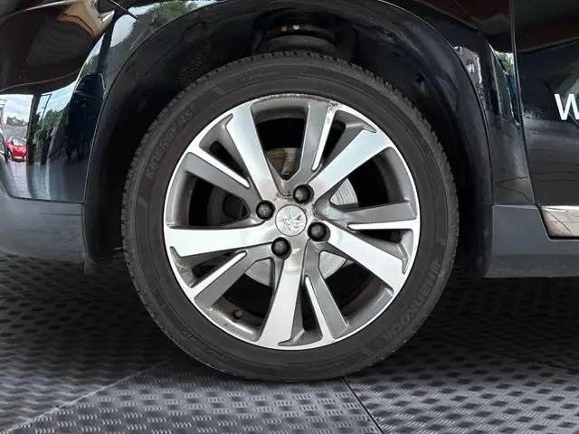 Peugeot 2008 view 9