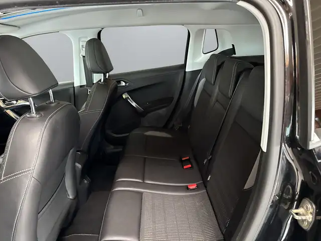 Peugeot 2008 view 12