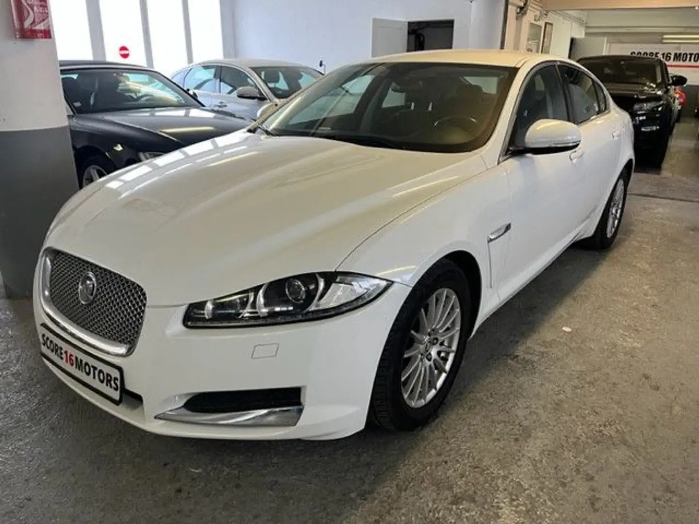 Jaguar XF xf (2) 2.0 240 luxe bva9 Weiß - 1