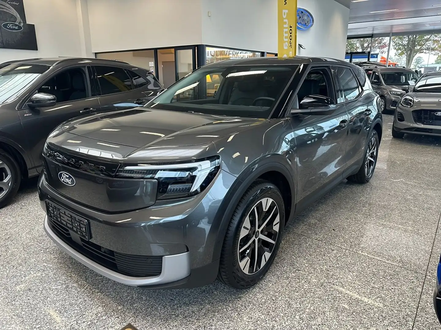 Ford Explorer 77KwH extended range Grijs - 1