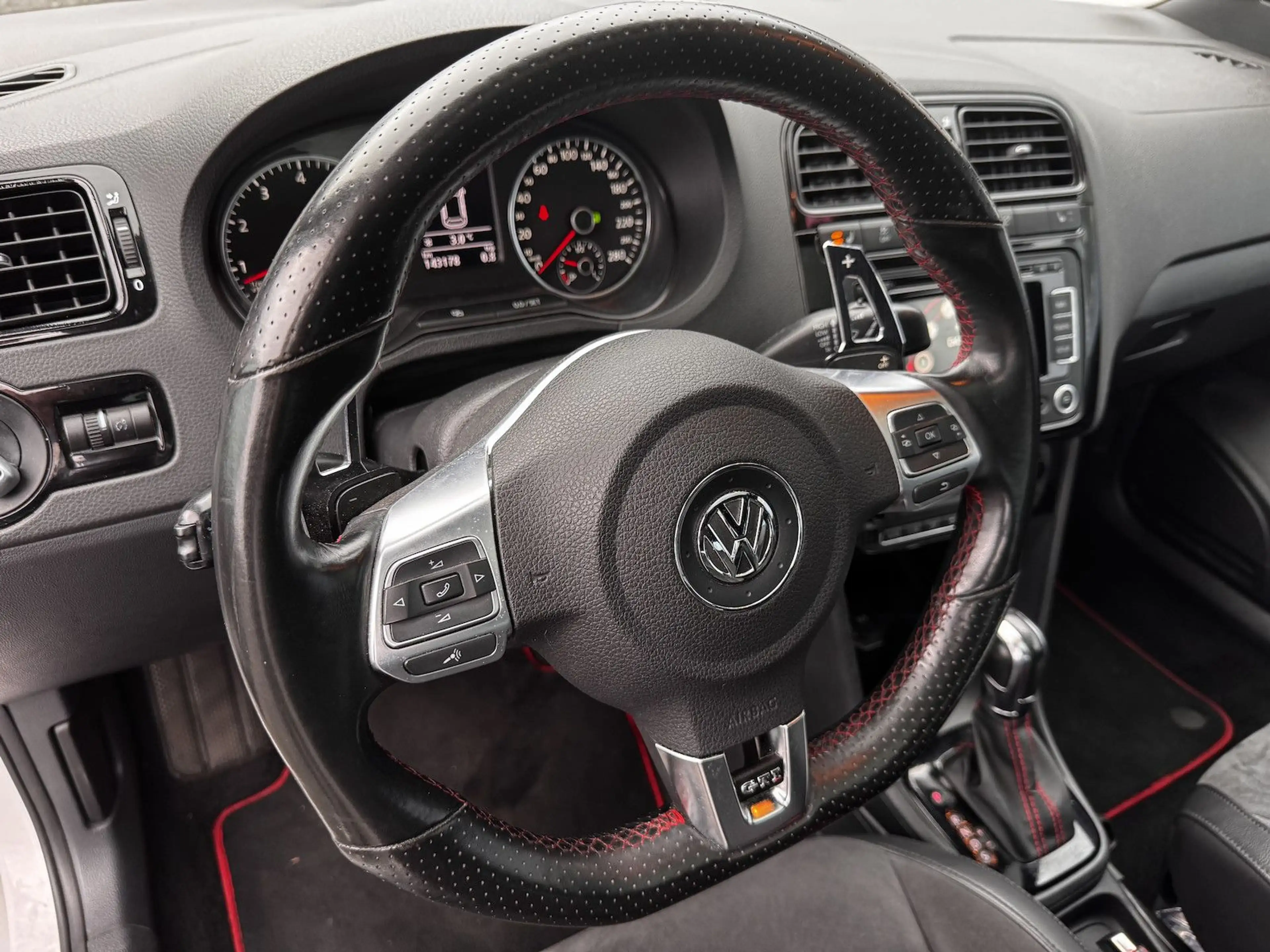 Volkswagen Polo GTI Automatik XENON PANO NAVI SHZ PDC — photo 11