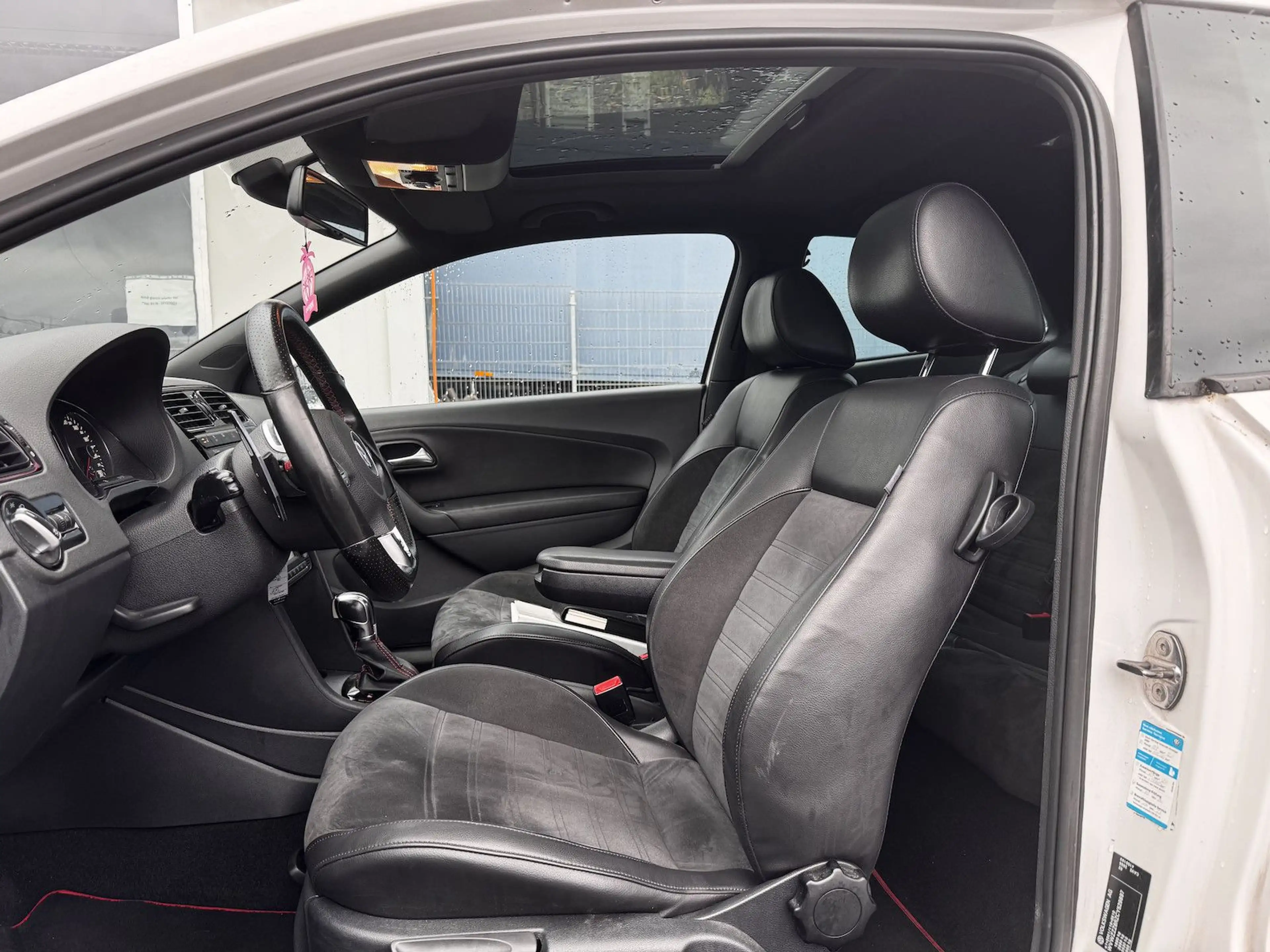 Volkswagen Polo GTI Automatik XENON PANO NAVI SHZ PDC — photo 12