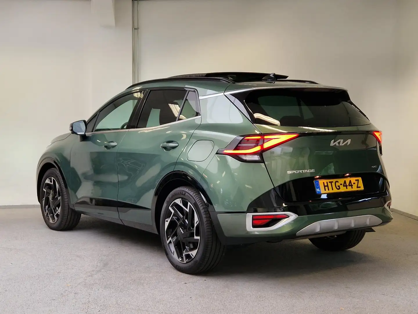 Kia Sportage 1.6 T-GDi Plug-in Hybrid AWD GT-PlusLine | PANO | Groen - 2