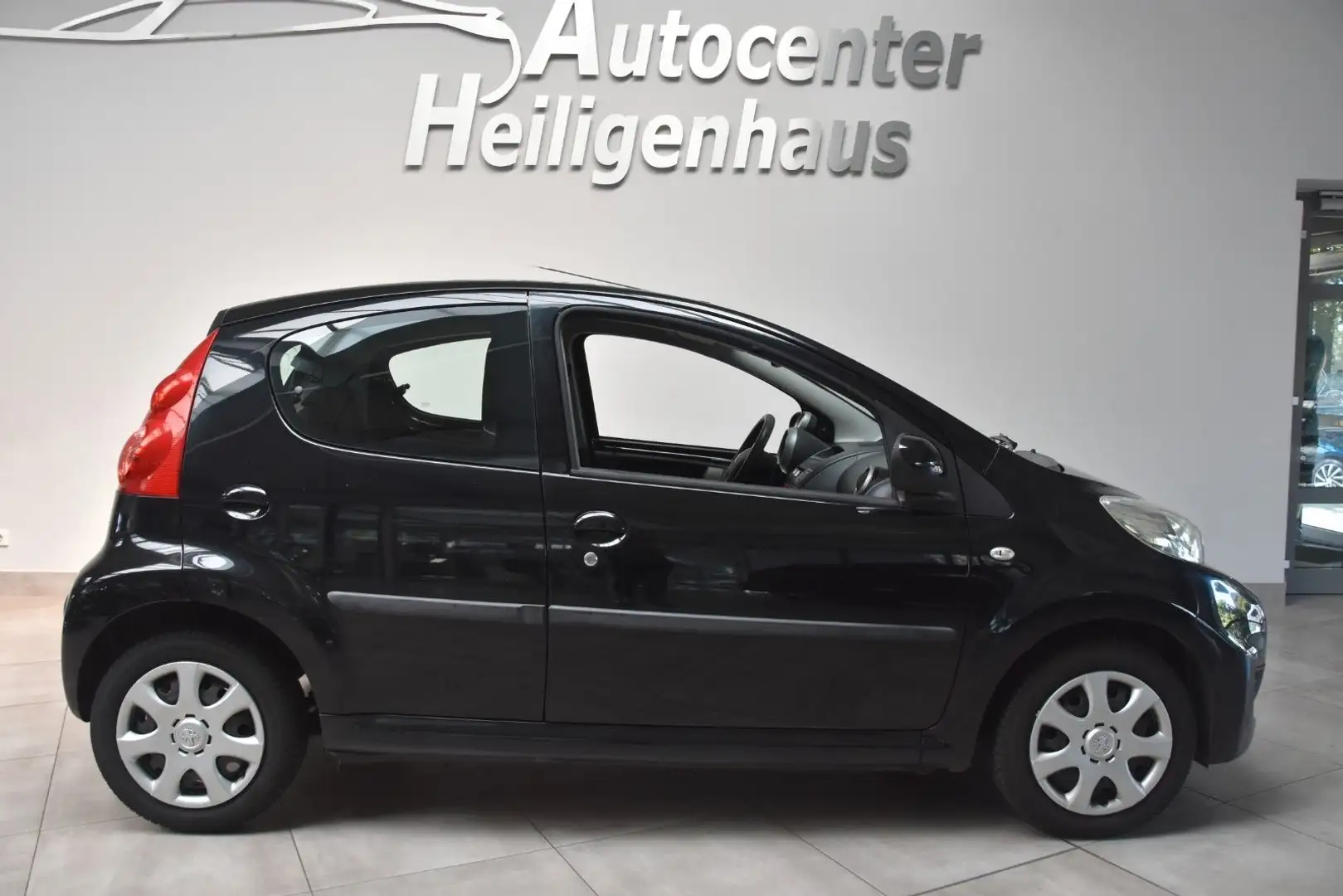 Peugeot 107 Filou 1.Hand Klima Servo Allwetter Schwarz - 2