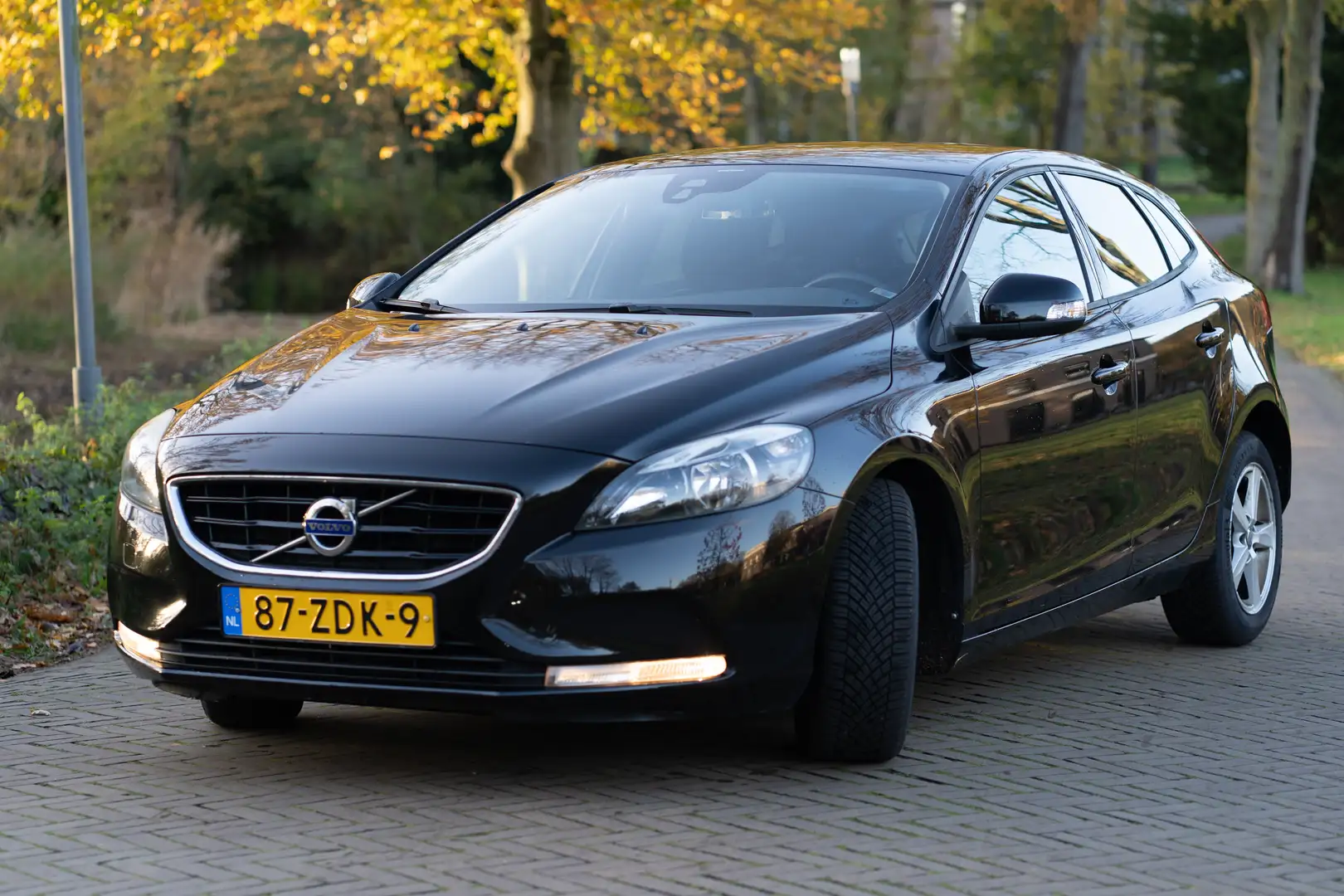 Volvo V40 V40 1.6 T3 Kinetic Zwart - 1