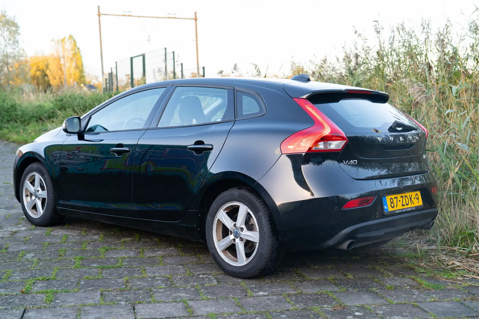 Volvo V40 V40 1.6 T3 Kinetic Zwart - 2