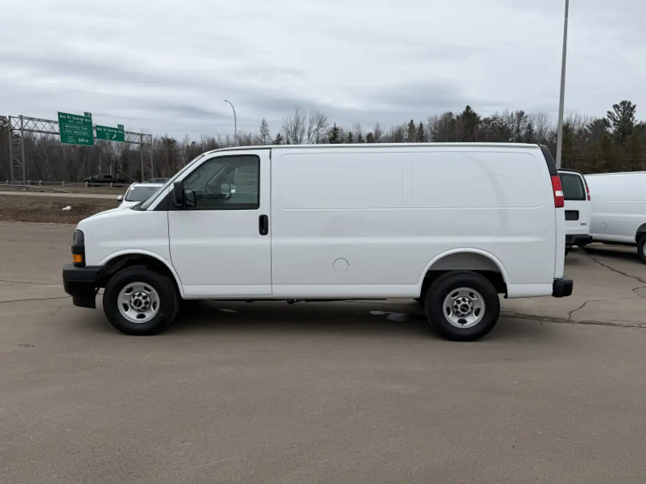 GMC Savana снимка GMC Savana